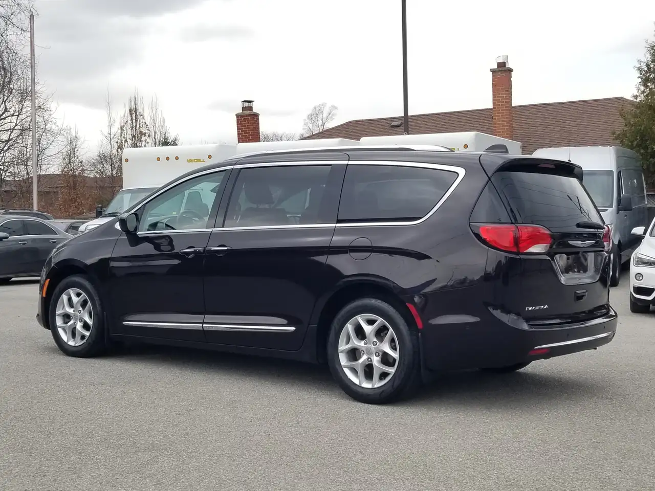 Chrysler Pacifica photo Chrysler Pacifica