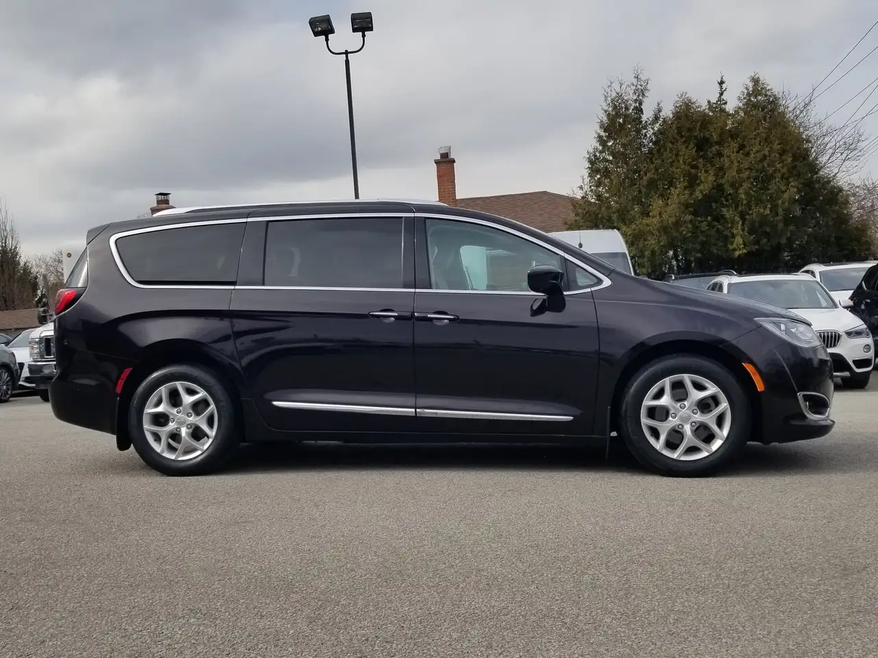 Chrysler Pacifica photo Chrysler Pacifica