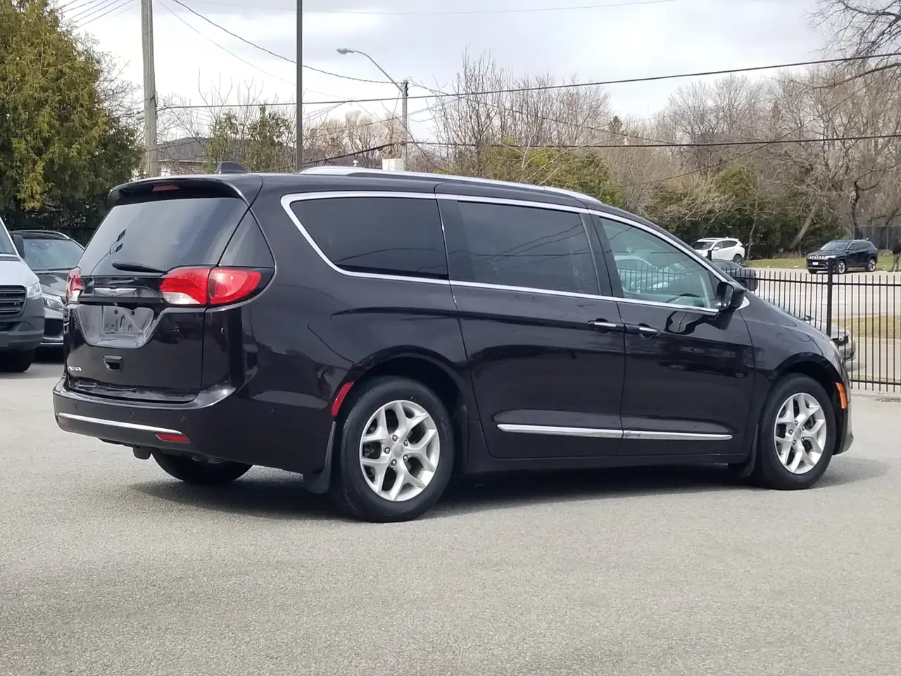 Chrysler Pacifica photo Chrysler Pacifica