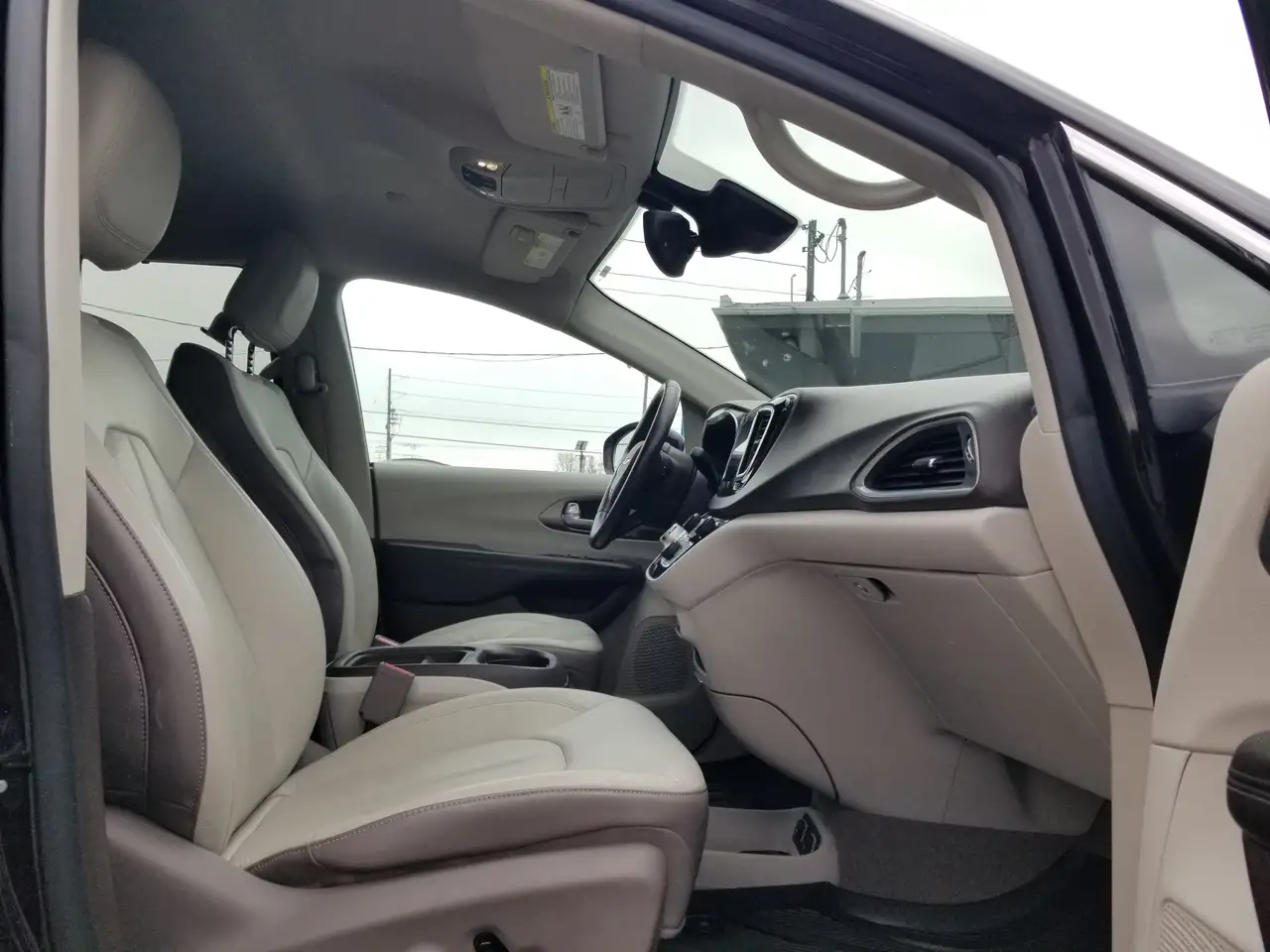 Chrysler Pacifica photo Chrysler Pacifica