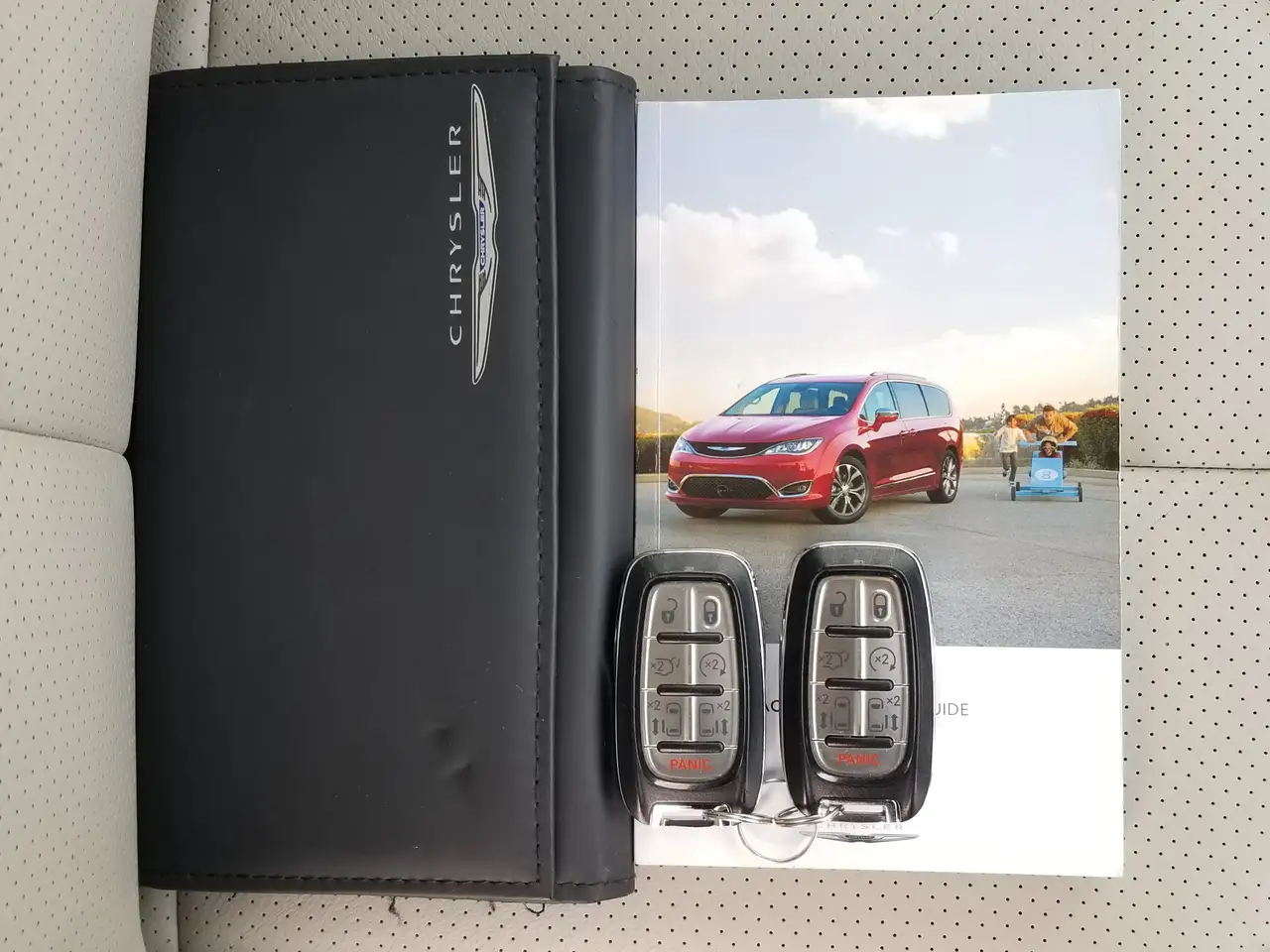 Chrysler Pacifica photo Chrysler Pacifica