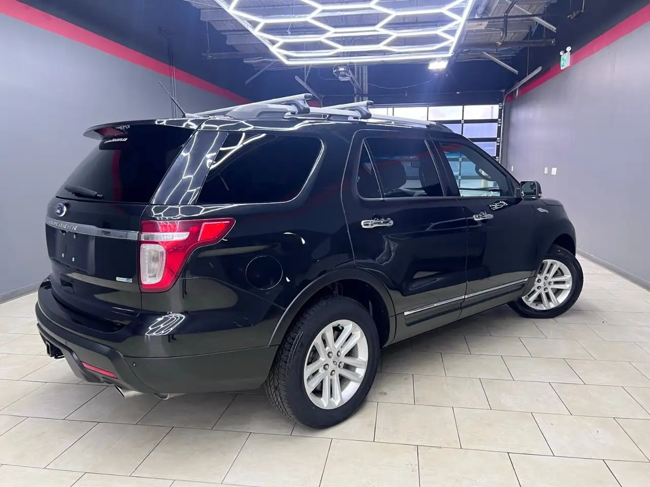 Ford Explorer photo Ford Explorer