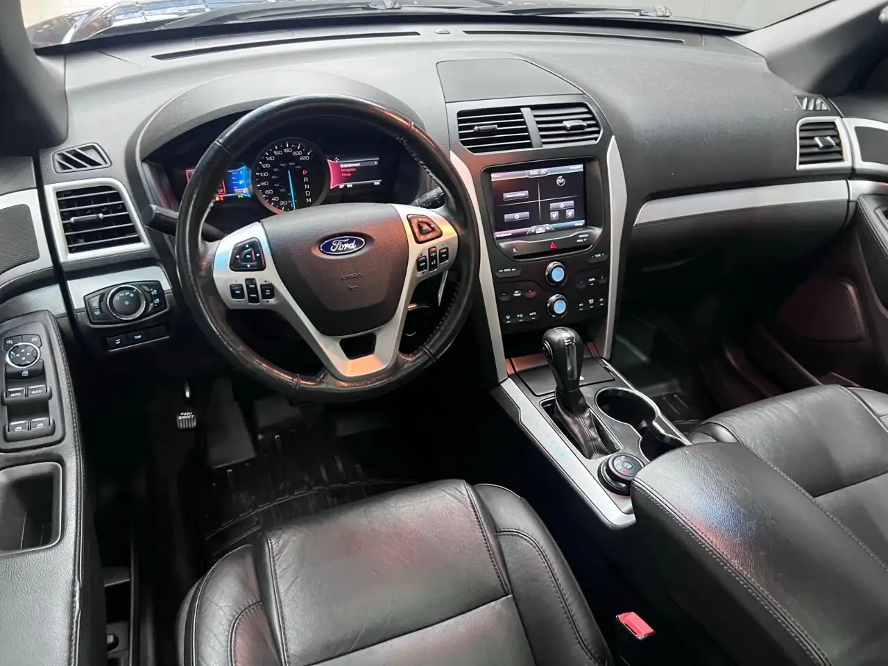 Ford Explorer photo Ford Explorer