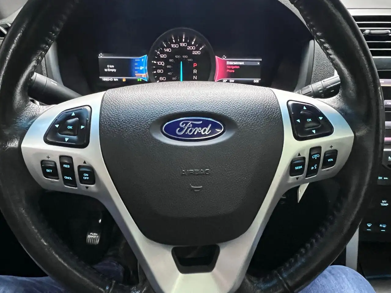 Ford Explorer photo Ford Explorer