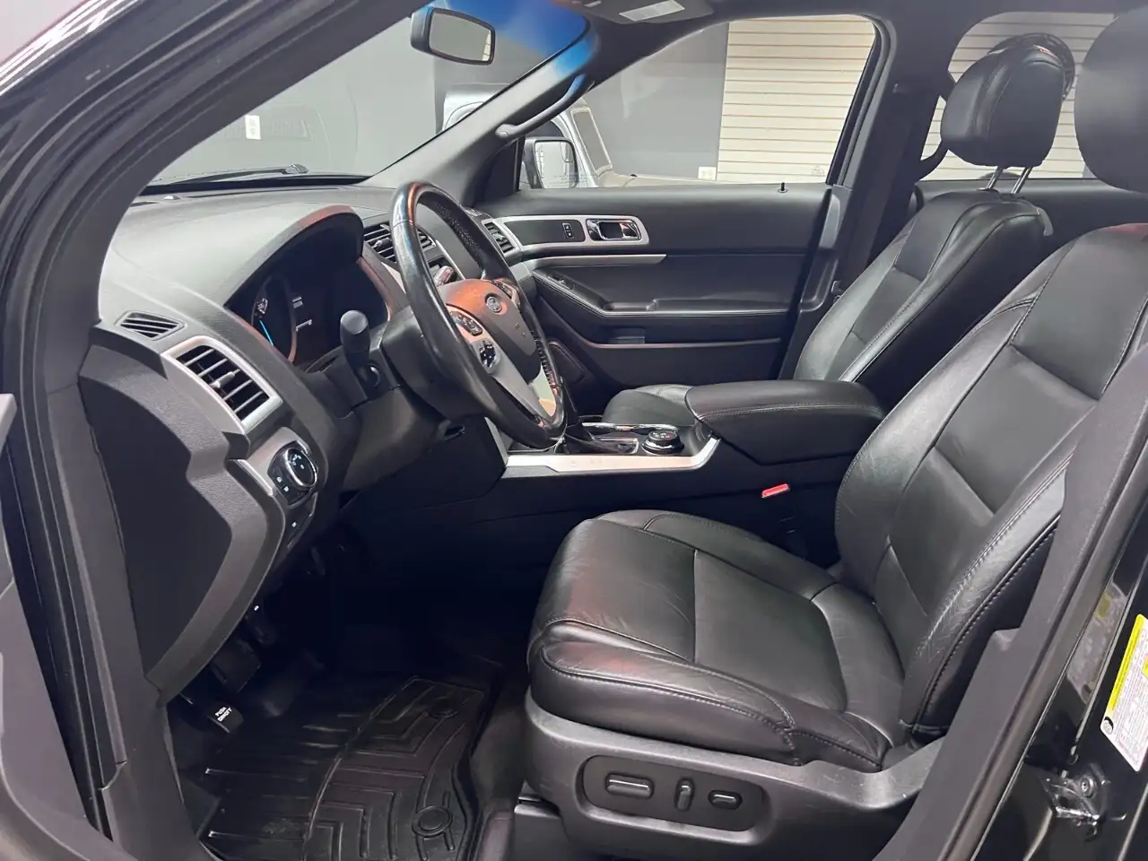 Ford Explorer photo Ford Explorer