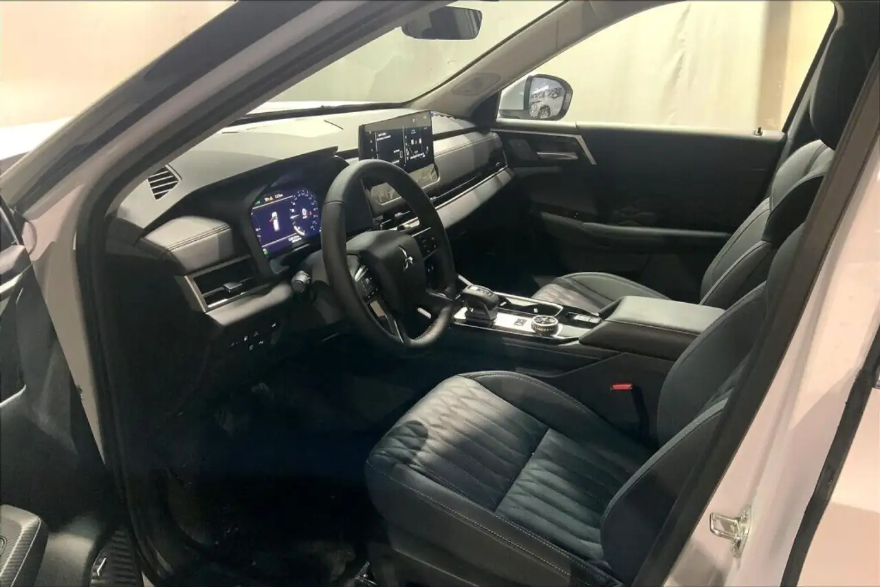 Mitsubishi Outlander photo Mitsubishi Outlander