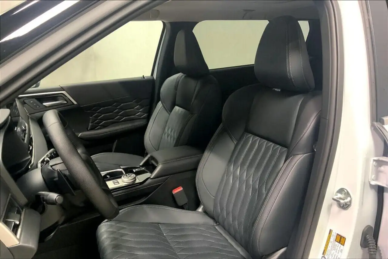 Mitsubishi Outlander photo Mitsubishi Outlander