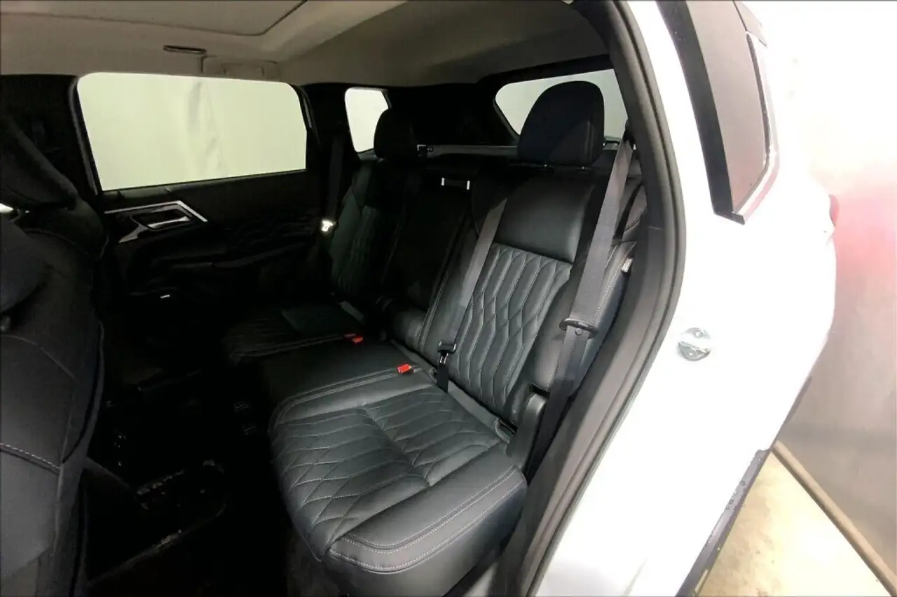 Mitsubishi Outlander photo Mitsubishi Outlander