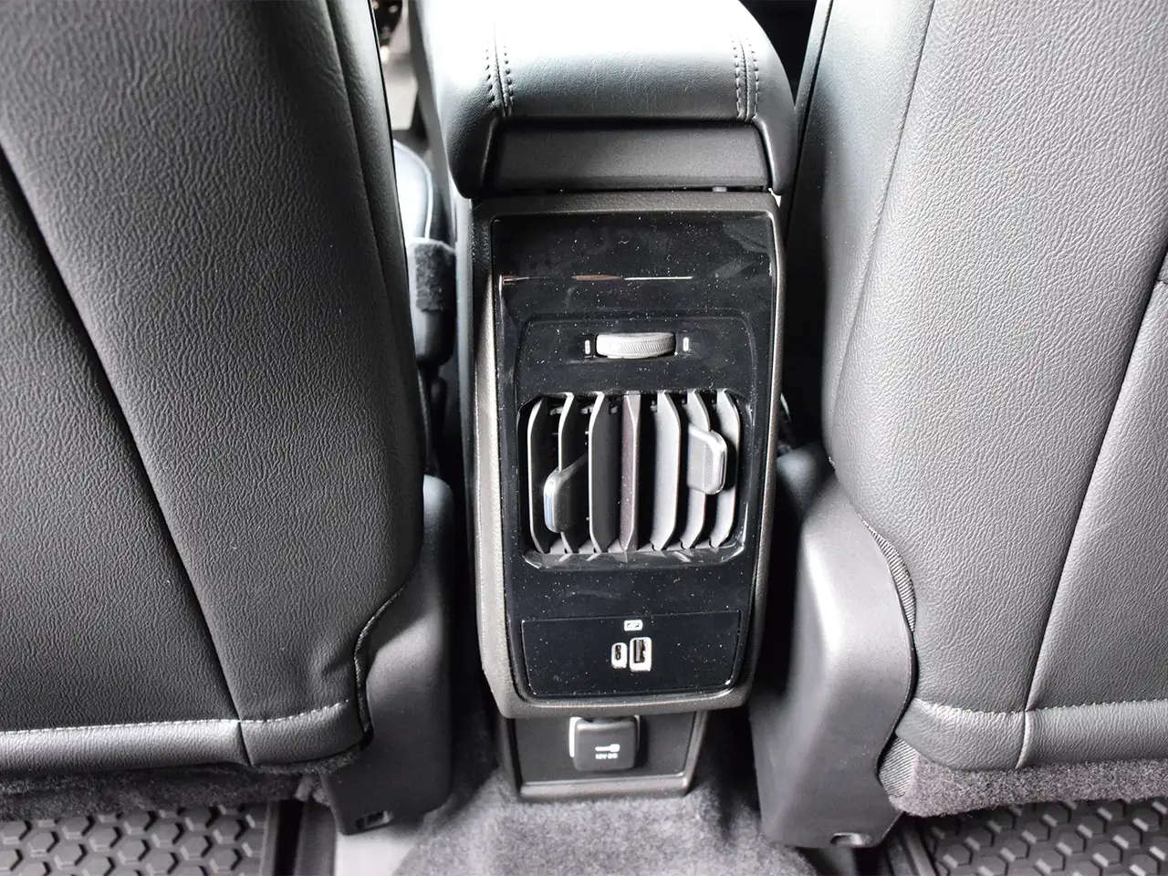 Jeep Compass photo Jeep Compass