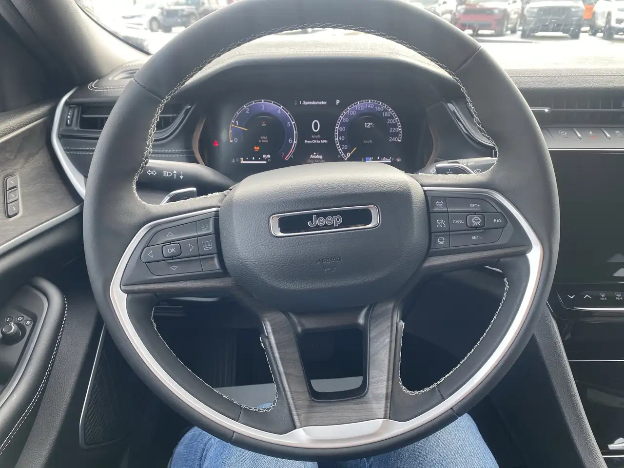 Jeep Grand Cherokee снимка Jeep Grand Cherokee