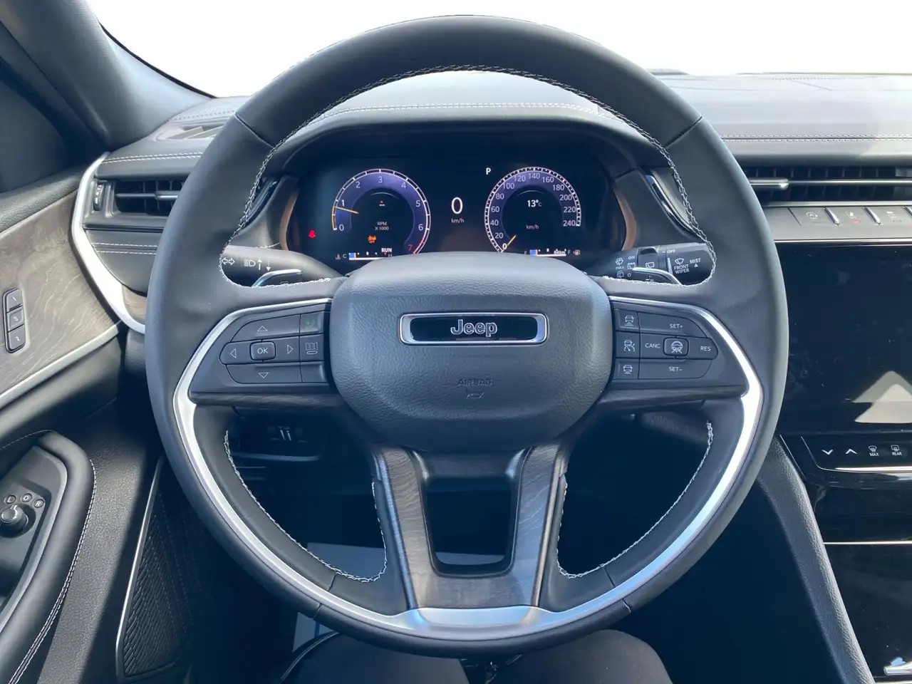 Jeep Grand Cherokee снимка Jeep Grand Cherokee