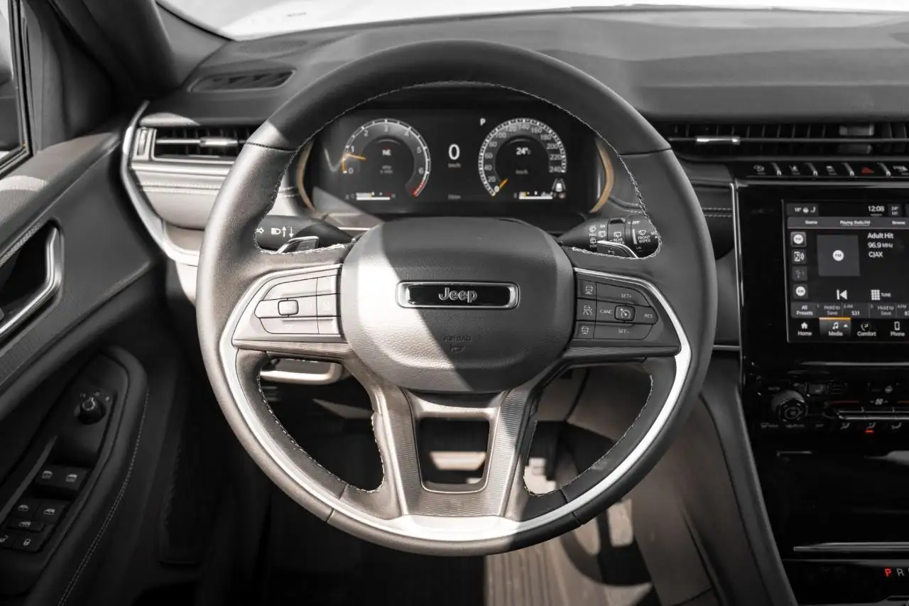 Jeep Grand Cherokee снимка Jeep Grand Cherokee