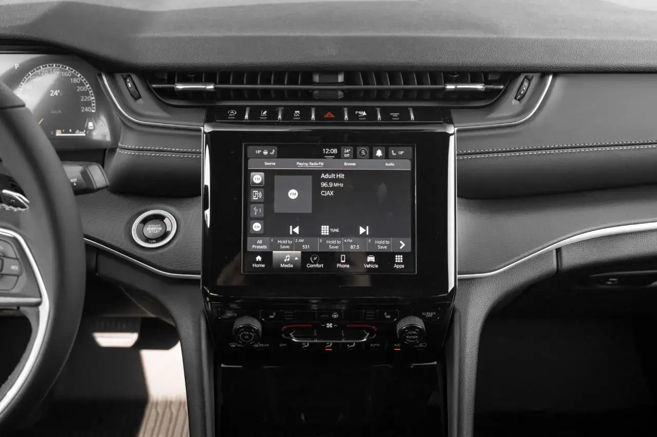 Jeep Grand Cherokee снимка Jeep Grand Cherokee