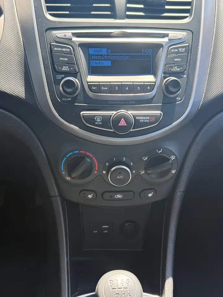 Hyundai ACCENT photo Hyundai ACCENT