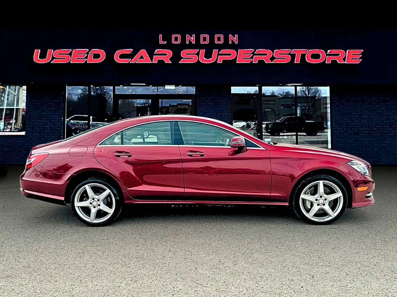 Mercedes-Benz CLS снимка Mercedes-Benz CLS