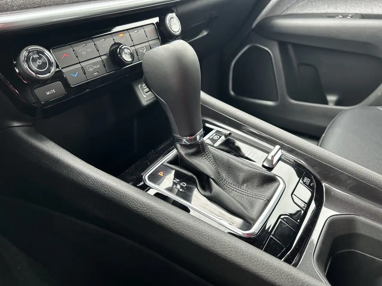 Jeep Compass photo Jeep Compass