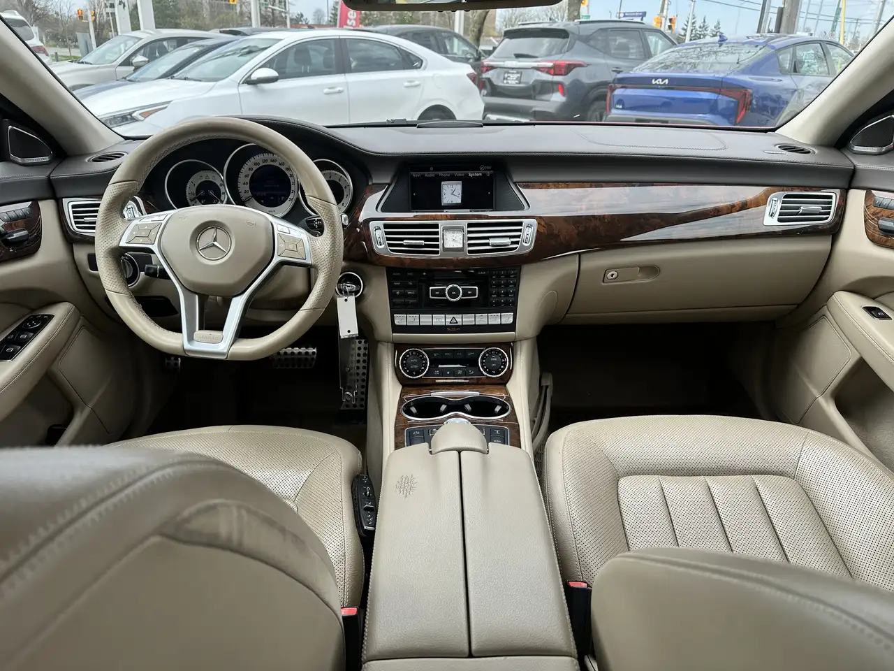 Mercedes-Benz CLS снимка Mercedes-Benz CLS