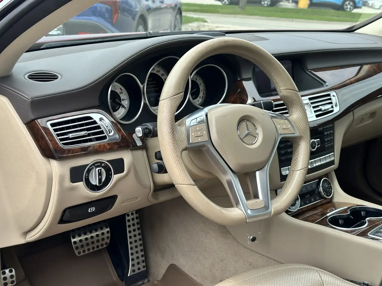 Mercedes-Benz CLS снимка Mercedes-Benz CLS