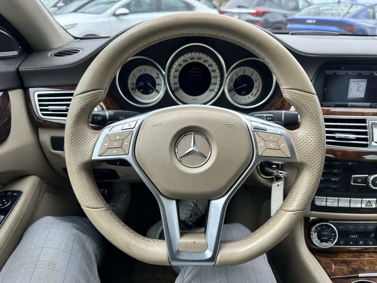 Mercedes-Benz CLS снимка Mercedes-Benz CLS