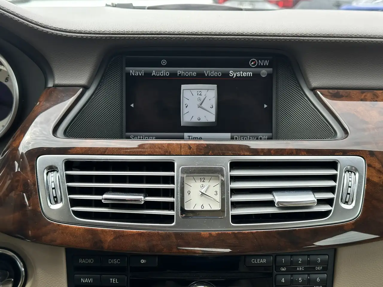 Mercedes-Benz CLS снимка Mercedes-Benz CLS