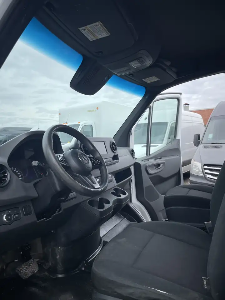 Mercedes-Benz Sprinter снимка Mercedes-Benz Sprinter