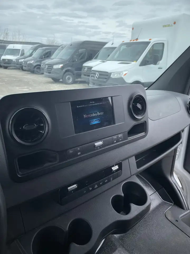 Mercedes-Benz Sprinter снимка Mercedes-Benz Sprinter