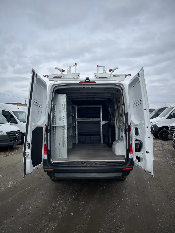 Mercedes-Benz Sprinter снимка Mercedes-Benz Sprinter