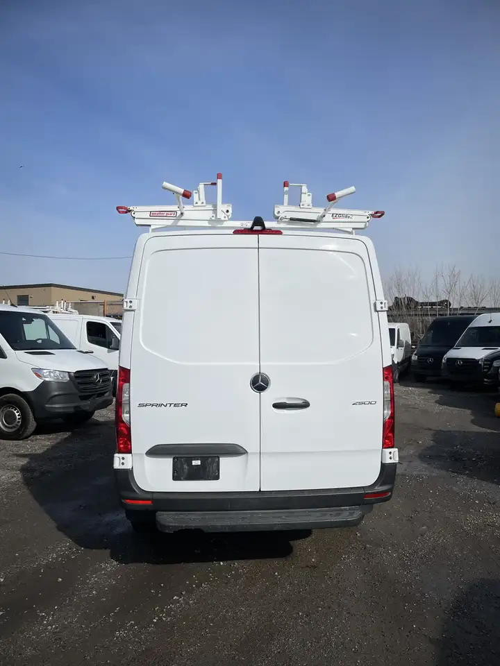 Mercedes-Benz Sprinter photo Mercedes-Benz Sprinter