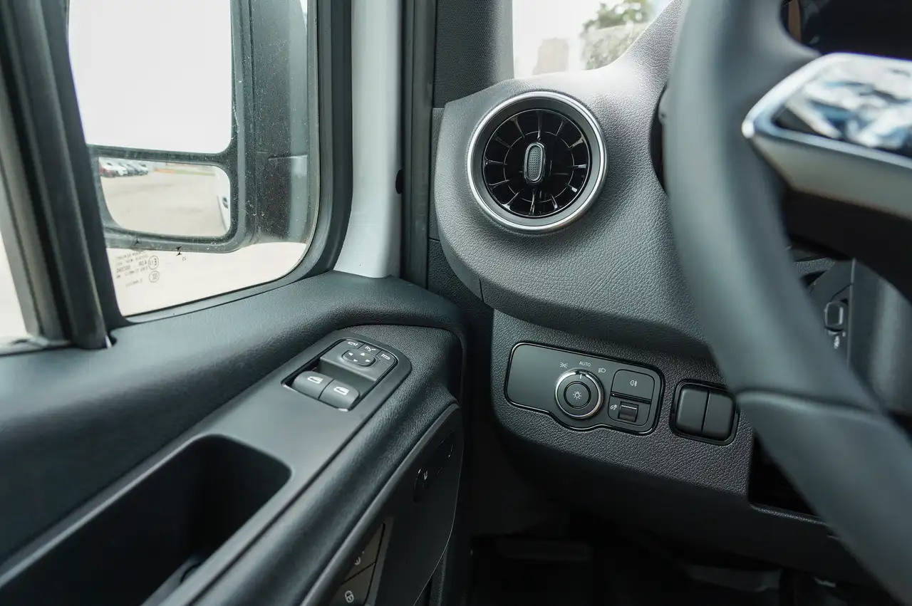 Mercedes-Benz Sprinter снимка Mercedes-Benz Sprinter