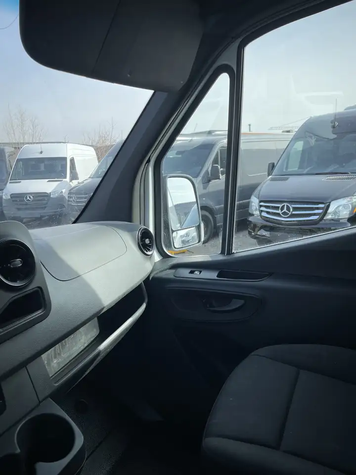Mercedes-Benz Sprinter photo Mercedes-Benz Sprinter
