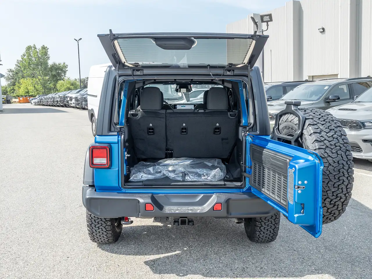Jeep Wrangler снимка Jeep Wrangler