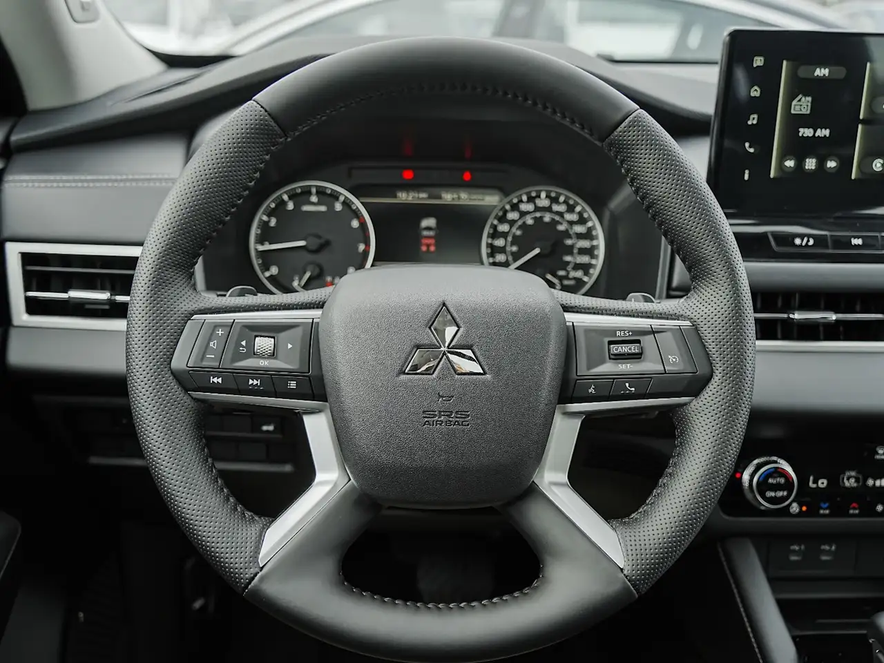 Mitsubishi Outlander photo Mitsubishi Outlander