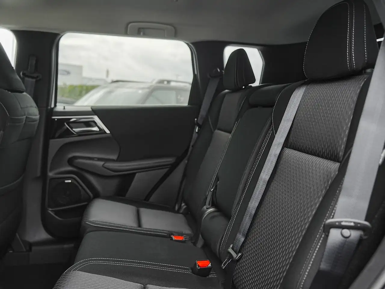 Mitsubishi Outlander photo Mitsubishi Outlander