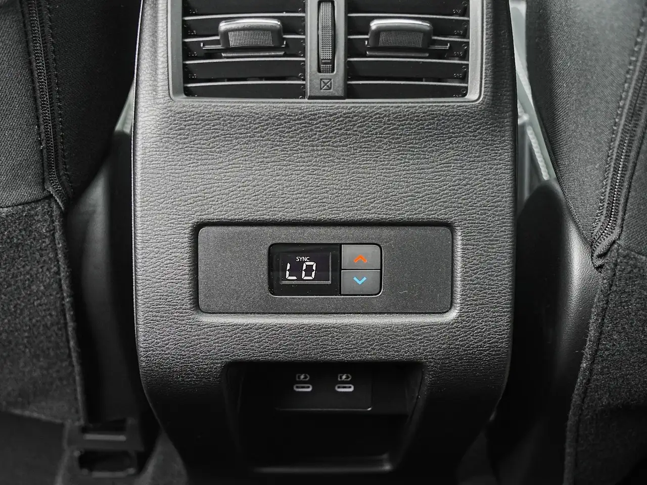Mitsubishi Outlander photo Mitsubishi Outlander