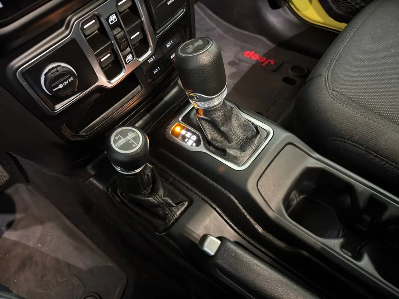 Jeep Wrangler снимка Jeep Wrangler