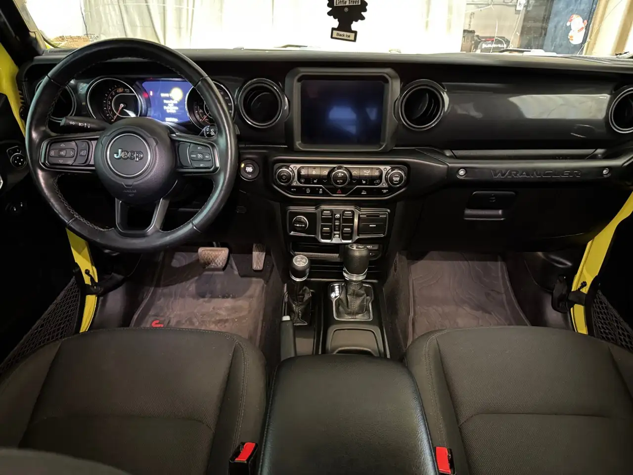 Jeep Wrangler снимка Jeep Wrangler