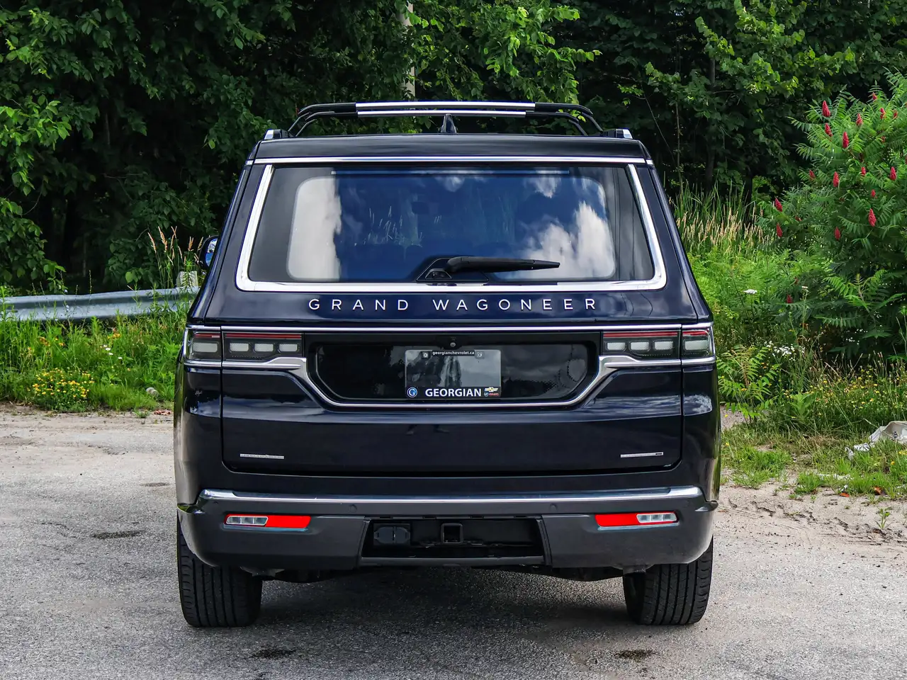 Jeep Grand Wagoneer снимка Jeep Grand Wagoneer