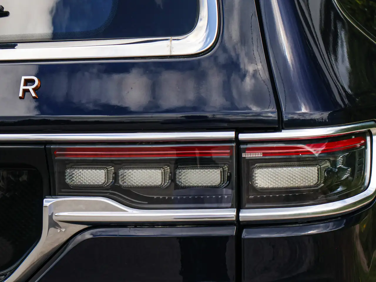 Jeep Grand Wagoneer снимка Jeep Grand Wagoneer