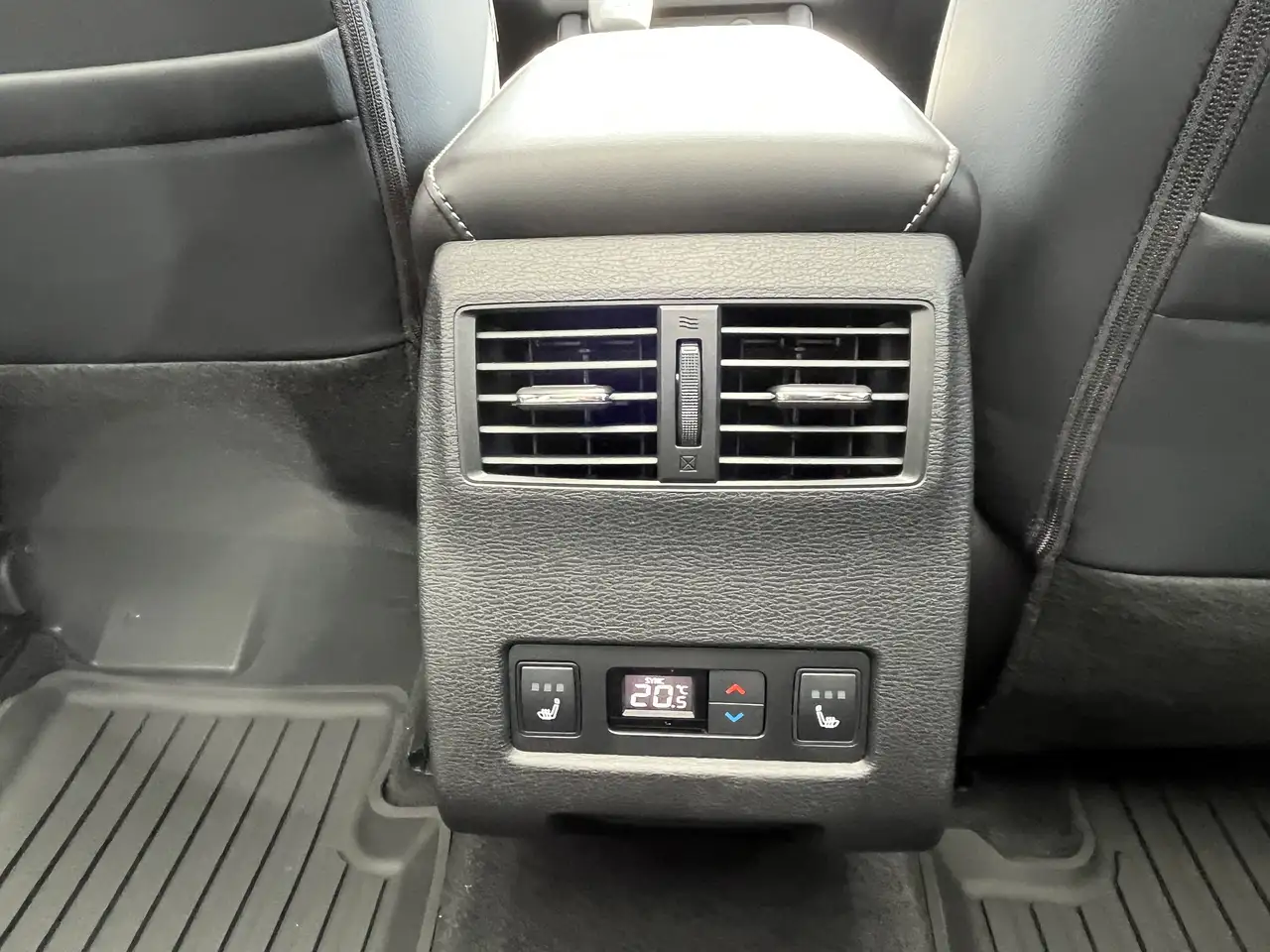 Mitsubishi Outlander снимка Mitsubishi Outlander