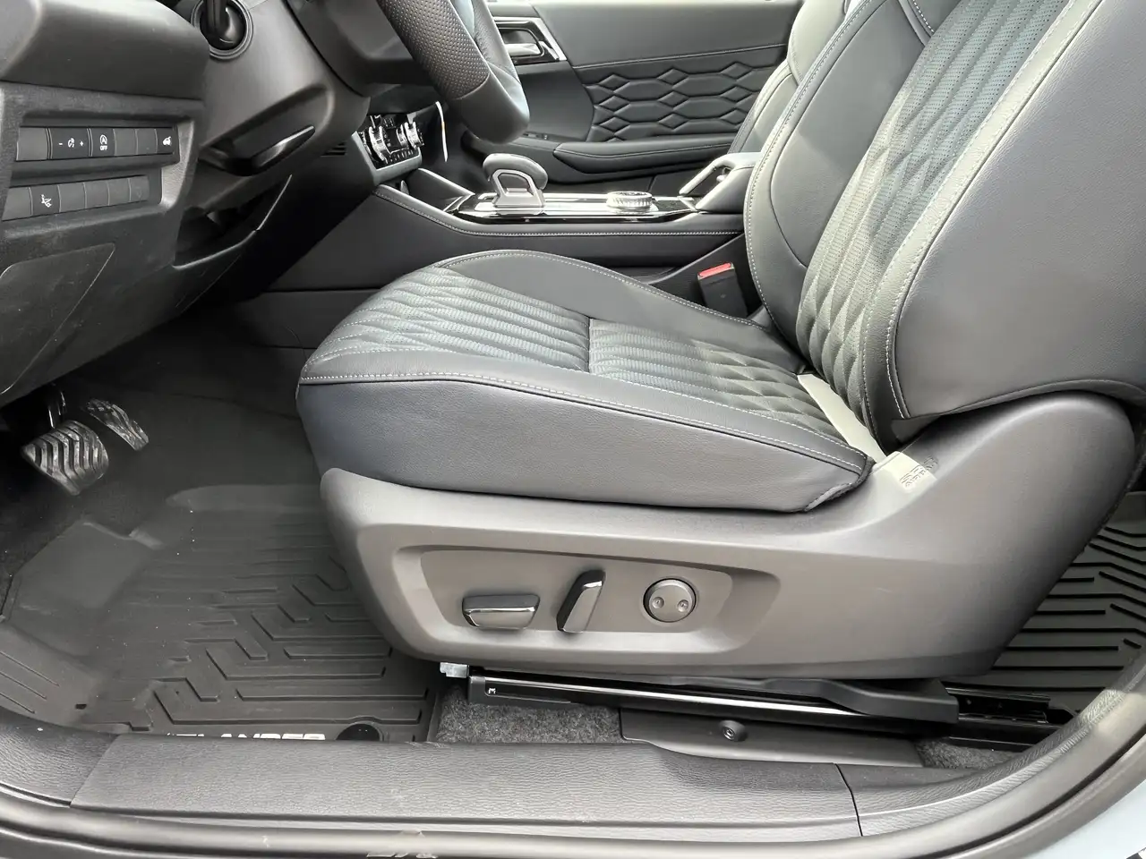 Mitsubishi Outlander снимка Mitsubishi Outlander