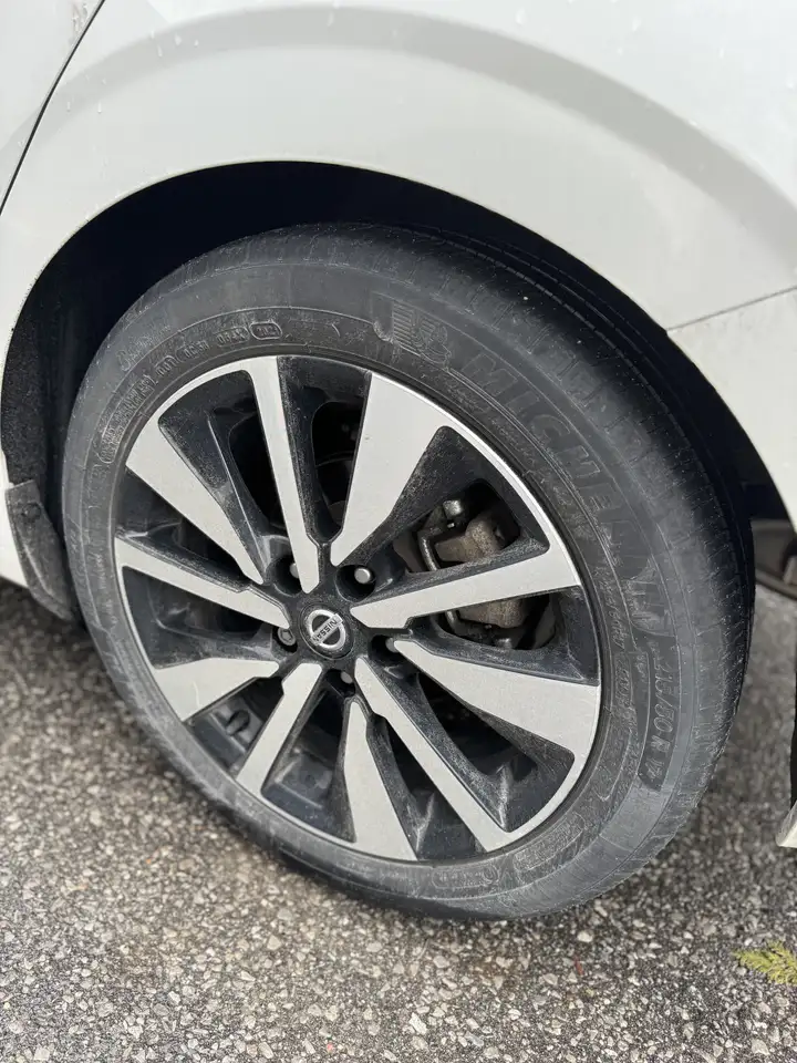 Nissan Sentra снимка Nissan Sentra