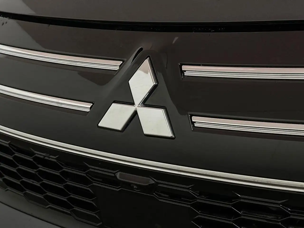 Mitsubishi Outlander снимка Mitsubishi Outlander