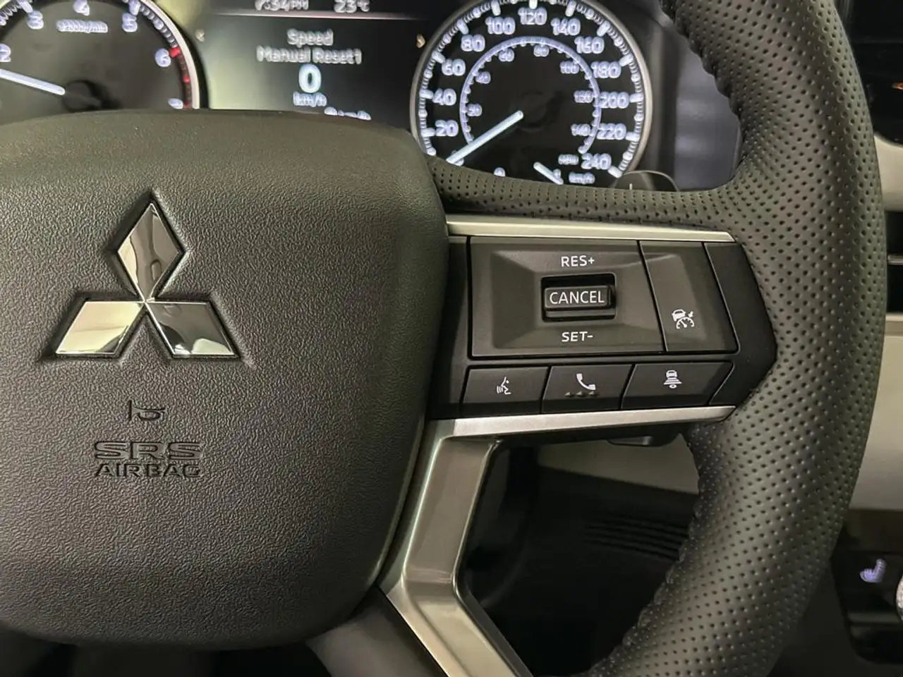 Mitsubishi Outlander снимка Mitsubishi Outlander