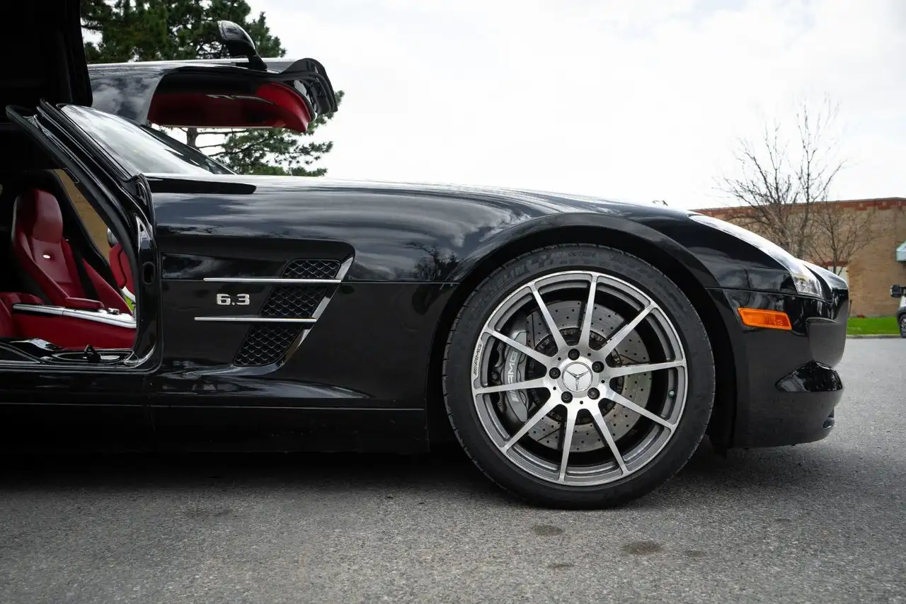 Mercedes-Benz SLS снимка Mercedes-Benz SLS