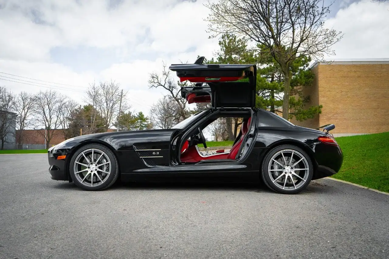 Mercedes-Benz SLS снимка Mercedes-Benz SLS