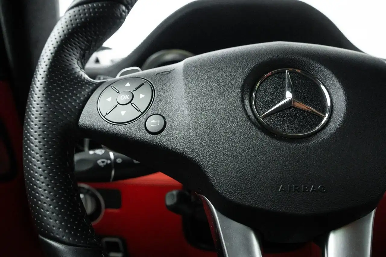 Mercedes-Benz SLS снимка Mercedes-Benz SLS