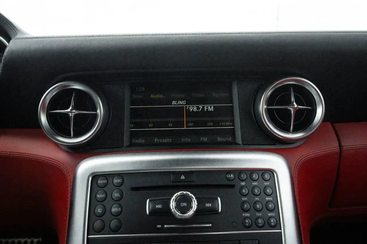 Mercedes-Benz SLS снимка Mercedes-Benz SLS