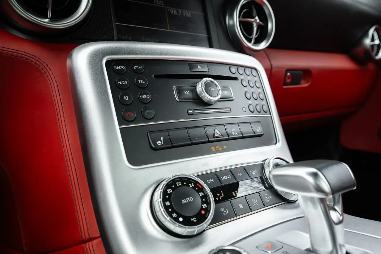 Mercedes-Benz SLS снимка Mercedes-Benz SLS
