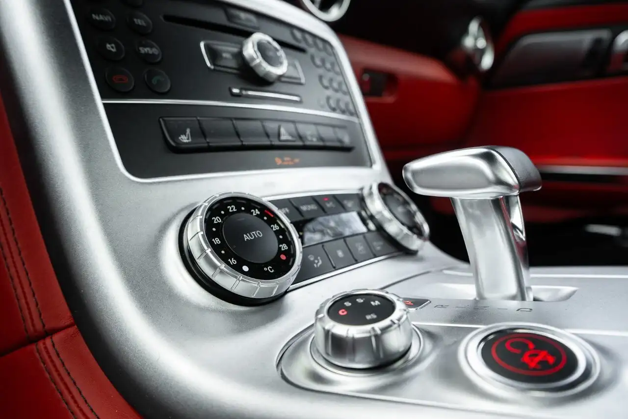 Mercedes-Benz SLS снимка Mercedes-Benz SLS