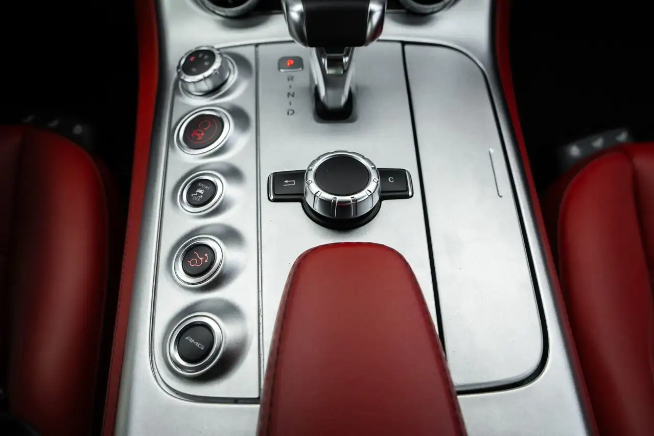 Mercedes-Benz SLS снимка Mercedes-Benz SLS